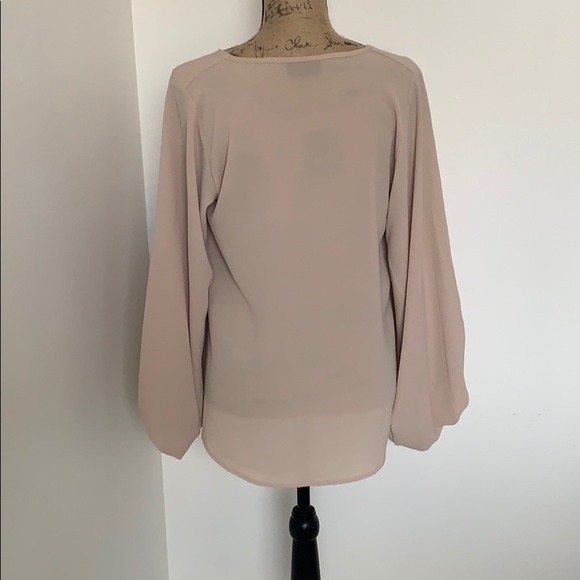 Vici nude beige balloon sleeve top never worn - Picture 3 of 3